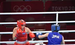 Dayana sánchez se convirtió este viernes en la primera boxeadora argentina en debutar en un juego olímpico, privilegio que se con su despedida, el boxeo argentino quedó sin representación en tokio 2020 ya que anteriormente fueron eliminados los cuatro varones clasificados: Gviq 6nyyvroim