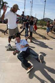 Eduardo da costa paes (brazilian portuguese: Veja O Momento Em Que Eduardo Paes Cai De Skate Rio Extra Online