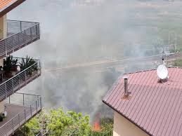 Incendi pescara, il fuoco minaccia le case: O5 3nhzedgpphm