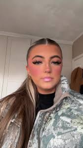 Makeup by Evie Sampson