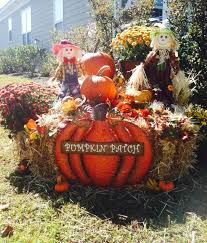 Fall Yard Display Pumpkins Mums Scarecrows Leaves And Hay Bales Fall Yard Displays Autumn Display Porch Pumpkins