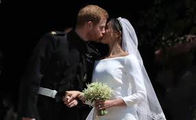 The royal wedding cake is not banana like previously reported, but it's also not chocolate or vanilla. Royal Wedding 2018 The Wedding Cake Of Duke And Duchess Of Sussex Is A Vision See Pics