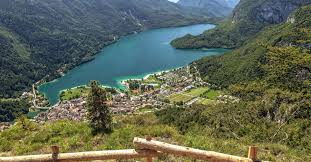 Poche altre definizioni sintetizzano le peculiarità di questo gioiello delle dolomiti di brenta. Case E Appartamenti Vacanza Molveno Hometogo