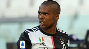 Em 11 de julho de 2017, acertou com a juventus por empréstimo de uma temporada, ao custo de 6 milhões de euros , e com opção obrigatória de compra por 40 milhões, ao final do vínculo. Douglas Costa Manchester United Consider Jadon Sancho Alternatives Football News Sky Sports