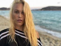 Η απάντησή της σε όσους την κατηγορούν γιατί δεν μίλησε νωρίτερα. H Phneloph Anastasopoyloy Pozarei Me Ton Mpampa Ths Asisters Gr