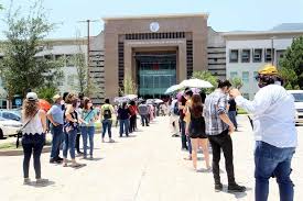 Desde temprana hora se empezaron a reunir en dicha casilla especial s1 alrededor de 50 personas. Iefl3sardl3q7m