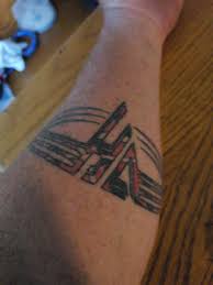 Eddie van halen was unquestionably one of the greatest guitarists to ever live and he will be sorely missed. Tattoo Uploaded By Kevin Olausen Van Halen Logo 588591 Tattoodo
