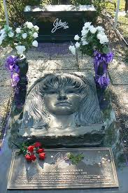 Selena S Grave Selena Grave Selena Quintanilla Selena Quintanilla Perez