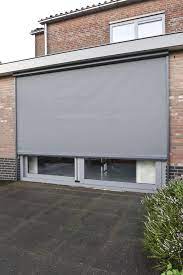 pin op zonwering inhuis plaza