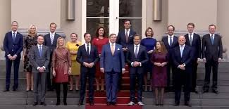 Bij de staatssecretarissen moet vanwege hun staatsrechtelijke positie wel iedereen beëdigd worden, ook hen die al in het eerste kabinet van de liberale premier mark rutte zaten. De Regering Rutte Iii Vvd Cda D66 Cu Vertrouwen In De Toekomst