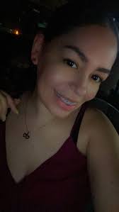 Saludos. Mi nombre es Jailene. Soy técnica de uñas con 9 años de  experiencia (5 años con el título de técnica de uñas profesional). Como  todas, estoy luchando por un sueño, por