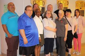 Comité des chances égales avec Robert Cambpell, président national