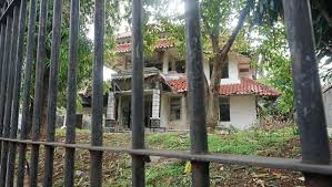 Hingga akhirnya muncul satu orang yang ingin susi genggam selamanya. Rumah Hantu Di Perkebunan Karet 6 Kumparan Com