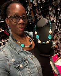 Pearls and Bling Boutique, LLC (@pearlsandblingwithdariel) • Instagram  photos and videos