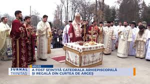 It is located on the grounds of the curtea de argeș monastery. A Fost SfinÈ›itÄƒ Catedrala ArhiepiscopalÄƒ È™i RegalÄƒ Din Curtea De ArgeÈ™ Youtube