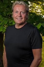 «farmen kjendis» har vist seg å bli en suksess for tv 2, og like før helgen begynte innspillingen av den femte sesongen av konseptet der tolv kjendiser skal drive et gårdsbruk slik man gjorde for 100 år. Farmen Kjendis 2019 Deltagere Bildegalleri Premieredato Og Ovrig Informasjon Serienytt