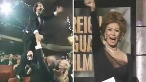 6.2k views · 16 july. Robertooo L Annuncio Di Sophia Loren E Il Trionfo 20 Anni Fa L Oscar A Benigni Corriere Tv