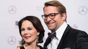 Mit baerbock verbindet sie eine freundschaft, die bis heute anhält. Annalena Baerbock Privat Kinder Ehemann Und Hobbys