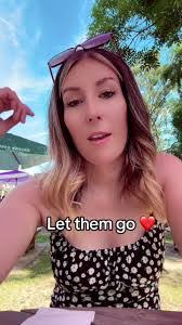 Brett Coles's Instagram, Twitter & Facebook