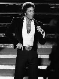 Sir tom bestritt jahrelang jons vater zu sein. Tom Jones Uber S Neue Album Den Unehelichen Sohn Und Das Tagliche Aufhangen