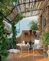 Jardin De Balcon Plantes Soins Et Conseils Amenager Balcon Idees Jardin Jardin Balcon