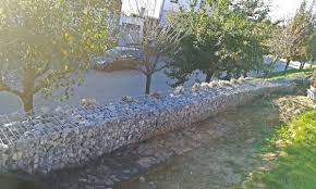 Gabionen Als Grosse Gartenmauer Und Boschungsbefestigung Gartenmauer Gabionen Mauer