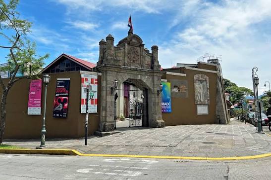 Exterior view of Museo de Arte y Diseño Contemporáneo