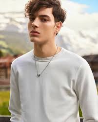 Berawal dari hobi ngoleksi foto cogan di gallery :v timbul inisiatif untuk berbagi sama kalian yang sekarang mungkin lagi bingung cari cast tokoh di cerita yg kalian buat. Pin Di Handsome