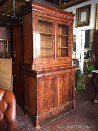 Mobili Antichi Credenze Antica Credenza Biedermeier Credenza Biedermeier In Piuma Di Mogano Immagine N 1 Credenze Antiche Mobili Mobili Antichi