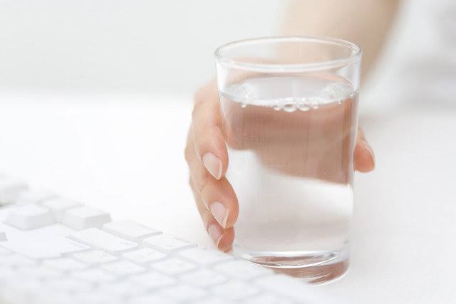 Uống nước một cách thông minh - Tuổi Trẻ Online