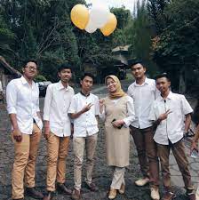 Finden sie jetzt den niedrigsten preis für fotos online. Halaman Download Buku Tahunan Siswa Tema Casual Guru Ilmu Sosial