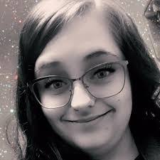 Erin Bragg's Instagram, Twitter & Facebook