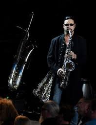 The traditional features a very thin tip, promoting maximum vibrations (and a very dark, pure sound). 3znirsi7gmtwwm