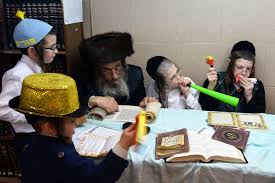 The purim feast is especially significant in that it elevates the soul as it provides pleasure to the body. Konigin Ester Die Heldin An Purim