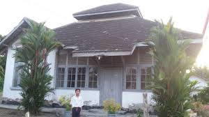 Selain keunikan gua serta bukit batu kapur yang ada di sekeliling negeri itu, tarikan lain ialah seperti pantai, tasik, hutan, pulau dan tempat bersejarah. Kawasan Bulu Cina Layak Jadi Objek Wisata Karena Banyak Tempat Bersejarah