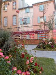 Maison avec jardin proche auchan. Scenographie Evenementielle A Montauban Biennale Le Rouge Jardin Ephemere La Cour D Ecole Sous Des Airs De Jardin Creation Jardin Paysagiste Architecture