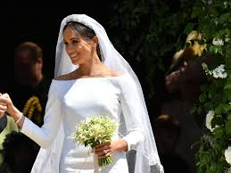 Meghan markle looked amazing on the royal tour of australia with prince harry in 2018. Here Are The Photos Of Meghan Markle S Wedding Dress And Veil Which Features Hand Embroidered Flowers From All 53 Commonwealth Nations Business Insider