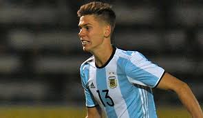 His current girlfriend or wife, his salary and his tattoos. Psg Schnappt Tottenham Top Talent Juan Foyth Weg