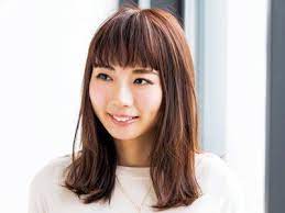 今どき前髪は束感が命 旬でかわいいおすすめ隙間バング スタイリング法 美的 com 前髪 ミディアムボブのヘアスタイル 前髪 スタイル