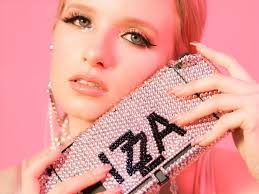 INTERVIEW: Izza *Is A* Superstar For The Digital Generation