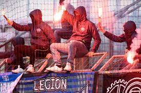 Nun steht einer der beteiligten vor gericht. Hooligans Militarisch Organisiert Und Aufgeputscht Durch Drogen Nzz Am Sonntag