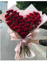 Non esiste dichiarazione più bella per una donna che ricevere un mazzo di rose rosse. Bouquet Di Rose Rosse Lule Ne Shkoder