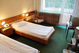 Culori calde, materiale moi si naturale, peisaje deosebite, liniste si aer curat. Oferta Cazare Hotel Alunis Sovata Prin Agentia Infinity Travel