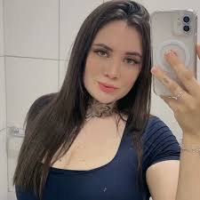 Depende da idade né? Meu filho quando pequeno, os pais eram convidados.  Depois que foram crescendo, eles achavam mico.