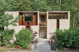 Instead of backyard neighbors, the site abuts onto pastorius park. Opposites Attract American Craft Council