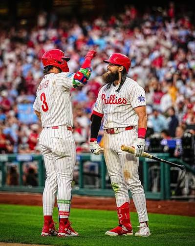 phillies | 2️⃣ run shot from 3️⃣ | Instagram