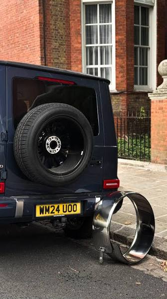 Thankfully, from what I saw they only managed to steal one spare wheel (last clip), but be aware G-Wagon owners! #gwagon #mercedes #london #gclass