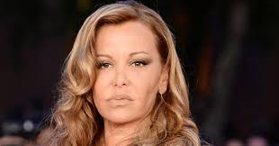 Vera gemma parla della sua incredibile esperienza nel programma di rai 2 'pechino express' e della sua grande amicizia con asia argento. Avete Mai Visto Il Figlio Di Vera Gemma Assomiglia Molto Al Padre Ed E Un Gangsta Boy Mamma Sto Bene