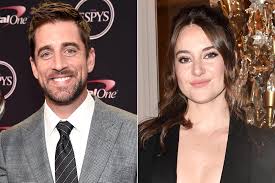 The actor discussed her relationship with rodgers on the tonight show starring jimmy woodley said she realized rodgers was a football player when they met but didn't know much about his career. Shailene Woodley And Aaron Rodgers Are Reportedly Engaged Ew Com