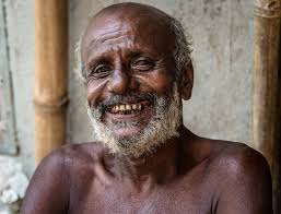Un Viejo Pueblo No Identificado Hombre Sonriendo Imagen editorial